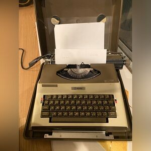 Royal Electric Typewriter 1200 Award
Series Vintage Tested Working